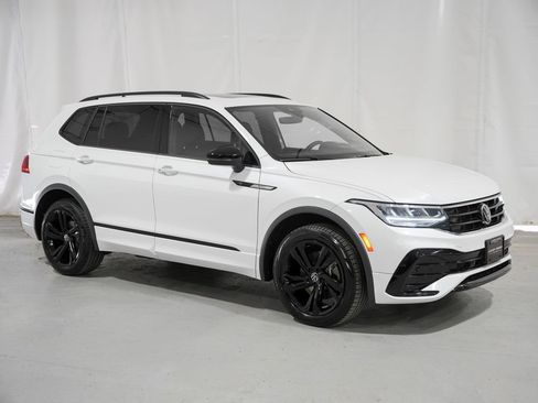 Used 2024 Volkswagen Tiguan SE R-Line AWD/4WD image 8