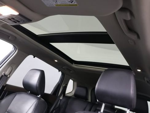 Used 2022 Nissan Rogue Platinum w/ Head-Up Display Package image 19