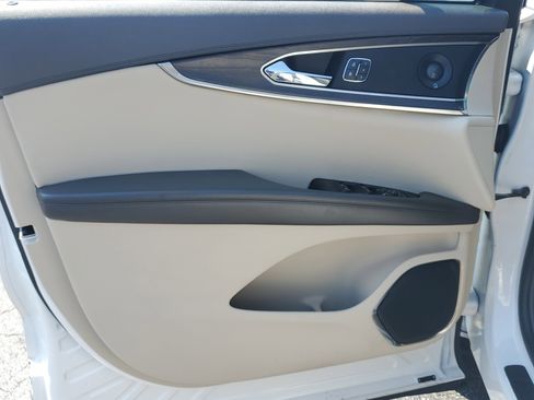 Used 2019 Lincoln Nautilus Reserve FWD image 21