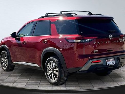 New 2026 Nissan Pathfinder SL image 3