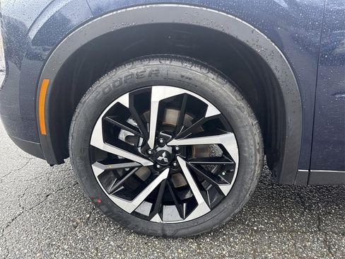 Used 2023 Mitsubishi Outlander SE image 11