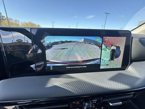 New 2026 Nissan Kicks SR w/ Cold Weather Package image 17