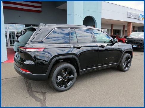 New 2026 Jeep Grand Cherokee Limited w/ Limited Altitude Package AWD/4WD image 7