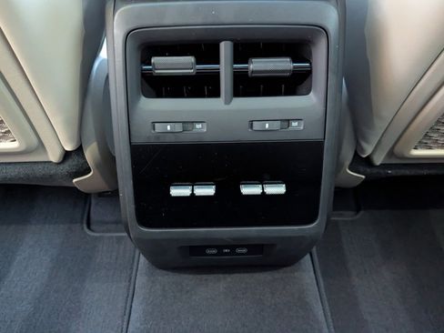 Used 2025 Porsche Macan Electric image 33