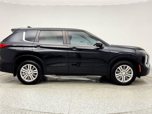 Used 2022 Mitsubishi Outlander ES image 4