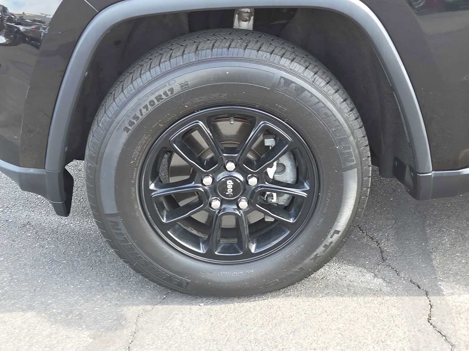 Used 2018 Jeep Grand Cherokee Laredo AWD/4WD image 16