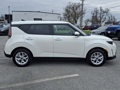 Used 2025 Kia Soul LX image 7