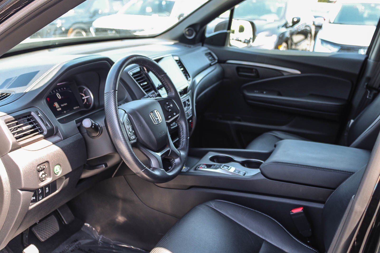 Certified 2025 Honda Passport EX-L image 19