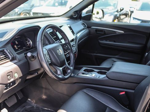 Certified 2025 Honda Passport EX-L image 19