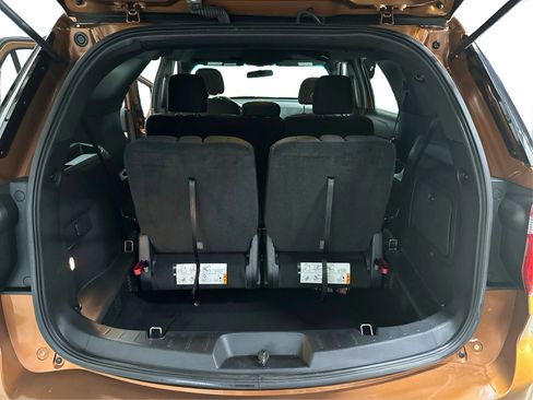 Used 2017 Ford Explorer XLT image 11