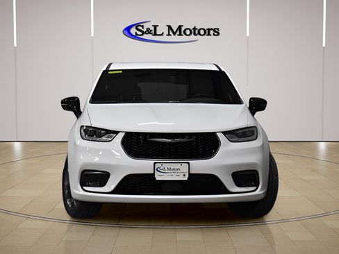New 2026 Chrysler Pacifica Select FWD image 2