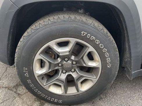 Used 2019 Jeep Cherokee Trailhawk w/ Cold Weather Group image 10