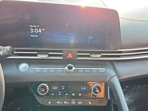 Used 2024 Hyundai Elantra Limited image 24