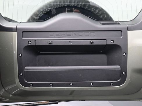 Used 2020 Land Rover Defender 110 HSE image 21