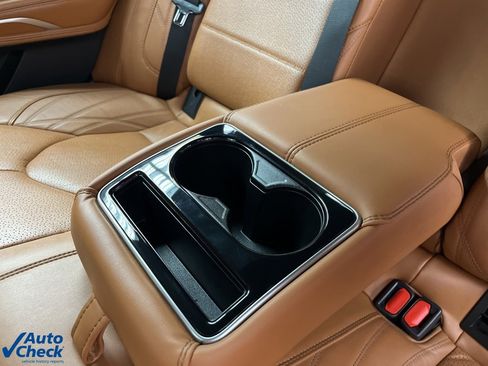 Used 2019 Toyota Avalon Limited image 26