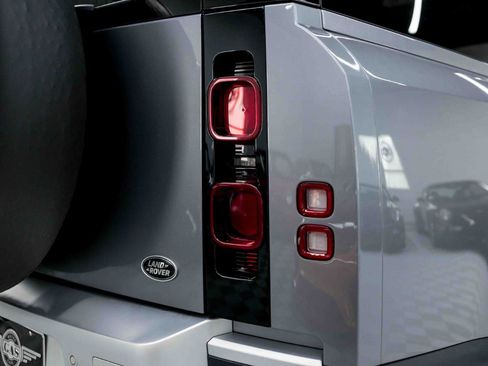 Used 2023 Land Rover Defender 130 SE image 26