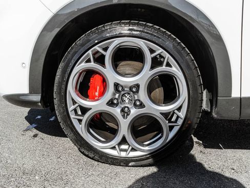 Used 2024 Alfa Romeo Tonale Veloce image 40