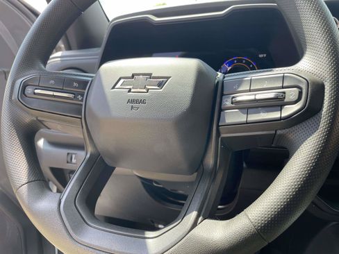 Used 2025 Chevrolet Colorado Trail Boss AWD/4WD image 17