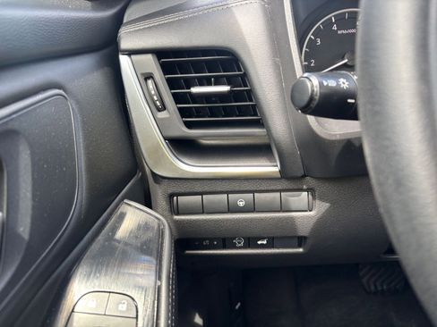 Used 2024 Nissan Rogue SV FWD image 36