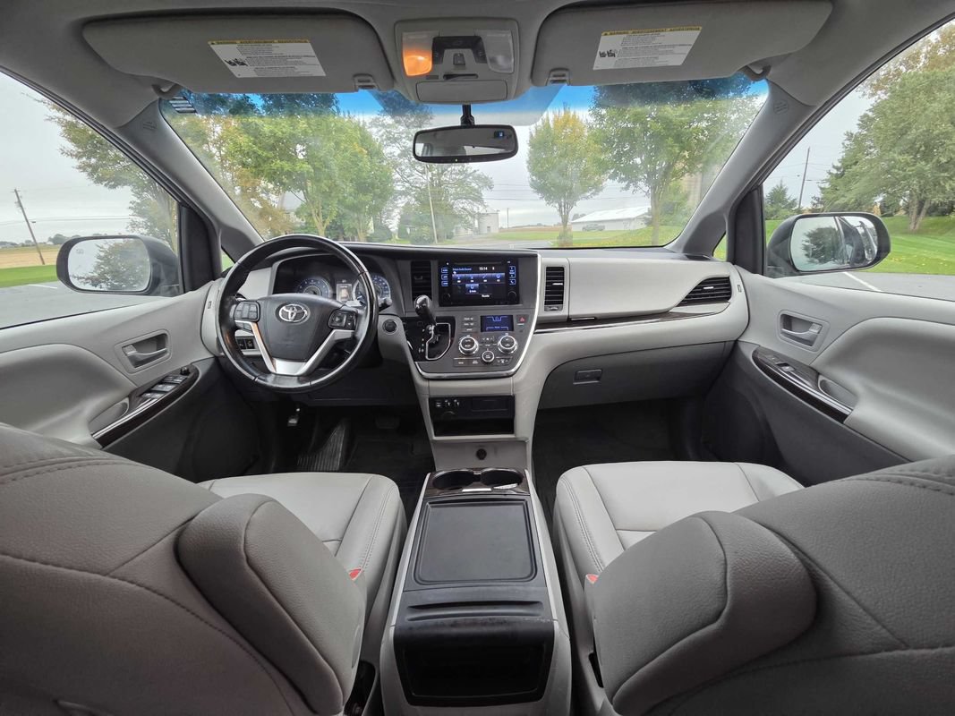 Used 2016 Toyota Sienna XLE w/ XLE Navigation Package AWD/4WD image 18