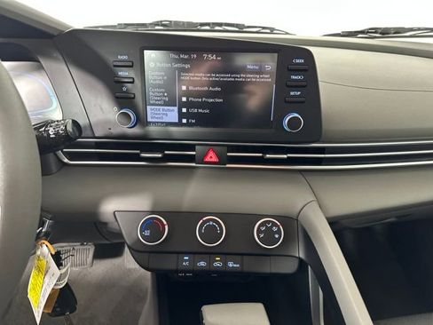 Used 2025 Hyundai Elantra SE w/ Cargo Package image 21