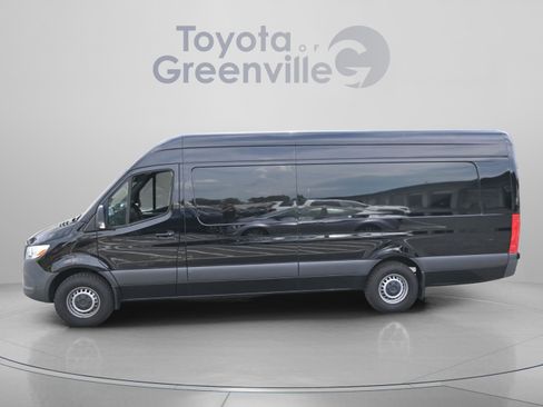Used 2024 Mercedes-Benz Sprinter 2500 image 2