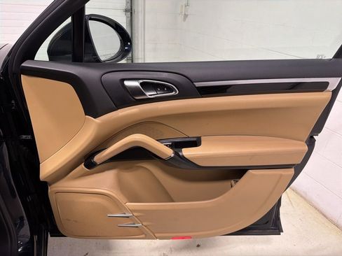 Used 2016 Porsche Cayenne image 33