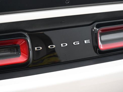 Used 2016 Dodge Challenger SRT Hellcat image 13