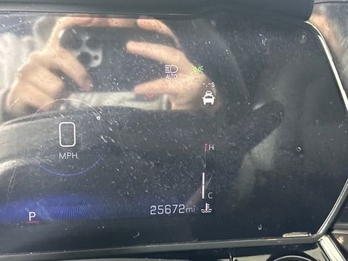 Used 2025 Chevrolet Trax RS w/ Driver Confidence Package image 18