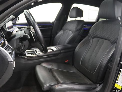 Used 2019 BMW 750i xDrive w/ Executive Package image 9