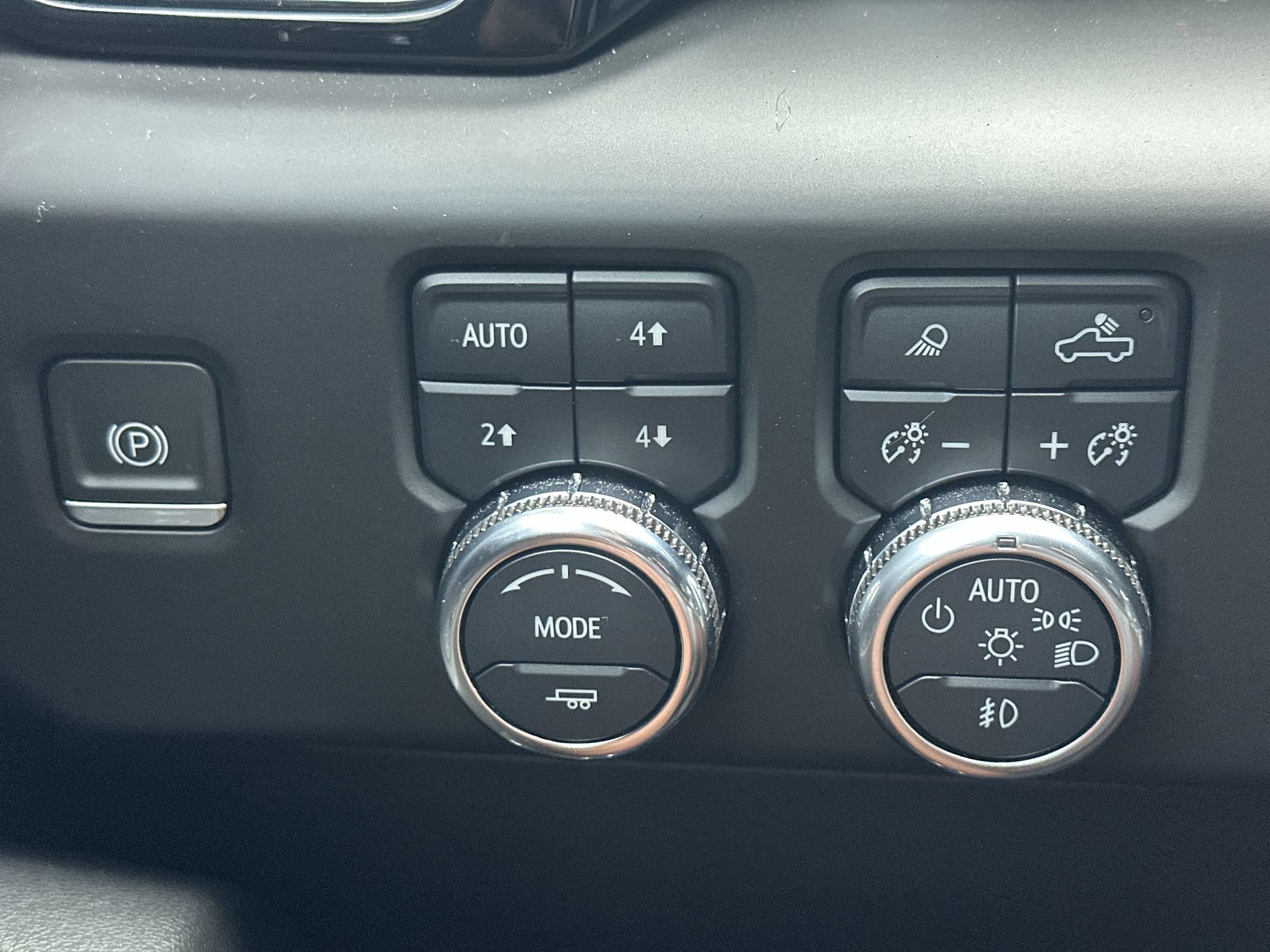 Used 2024 GMC Sierra 1500 AT4 w/ Technology Package AWD/4WD image 31