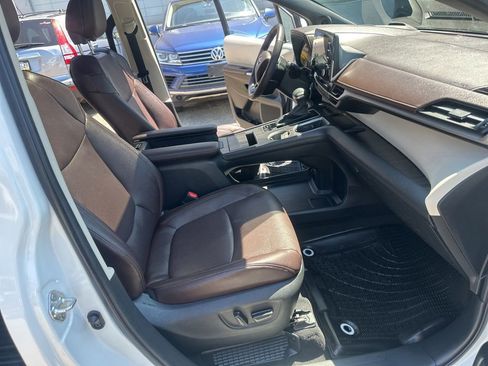 Used 2023 Toyota Sienna Platinum AWD/4WD image 32
