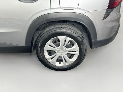 Used 2025 Chevrolet Trax LS FWD image 11
