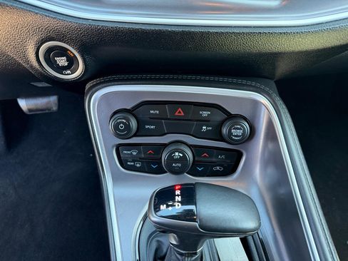 Used 2019 Dodge Challenger SXT image 13