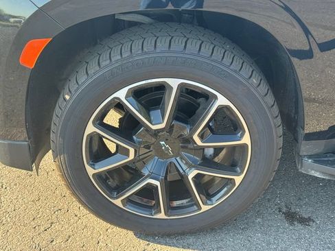 Used 2024 Chevrolet Suburban RST AWD/4WD image 10