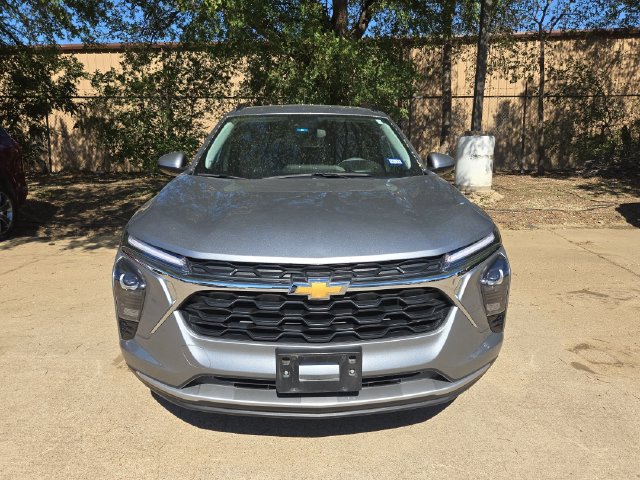 Used 2026 Chevrolet Trax LT FWD image 2