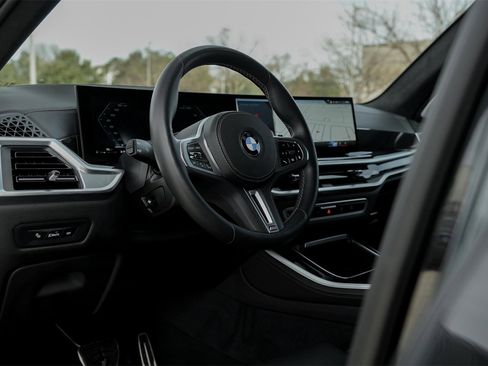 Used 2025 BMW X5 M60i image 14
