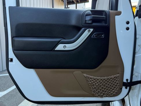 Used 2013 Jeep Wrangler Unlimited Sahara w/ Mopar Chrome Edition Group image 19