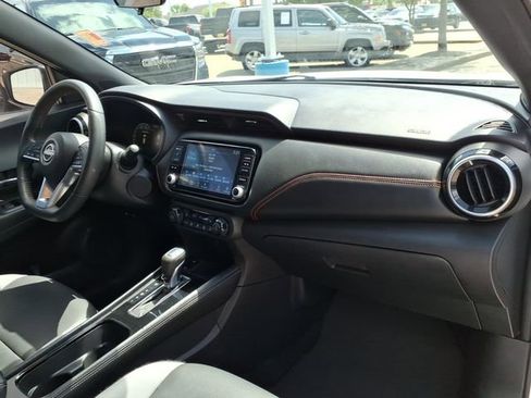 Used 2023 Nissan Kicks SR w/ SR Premium Package FWD image 16