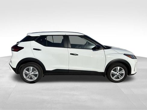 Used 2025 Nissan Kicks Play S image 8