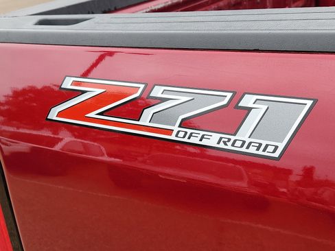 Used 2017 Chevrolet Colorado Z71 image 9