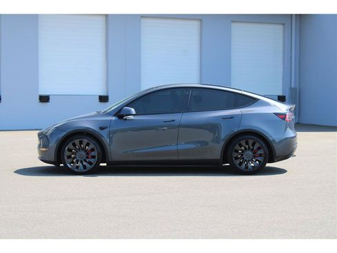 Used 2022 Tesla Model Y Performance AWD/4WD image 2
