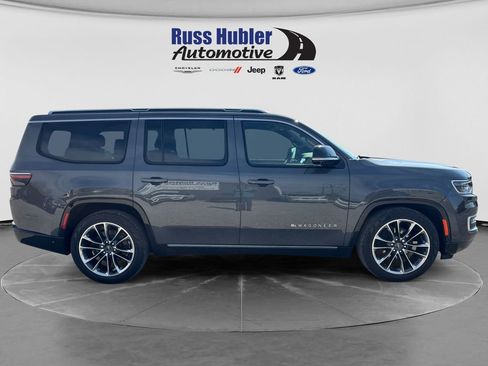 Used 2024 Jeep Wagoneer Series III w/ Premium Group I AWD/4WD image 8