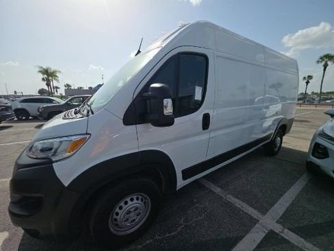 Used 2025 RAM ProMaster 2500 w/ Convenience Group FWD image 4