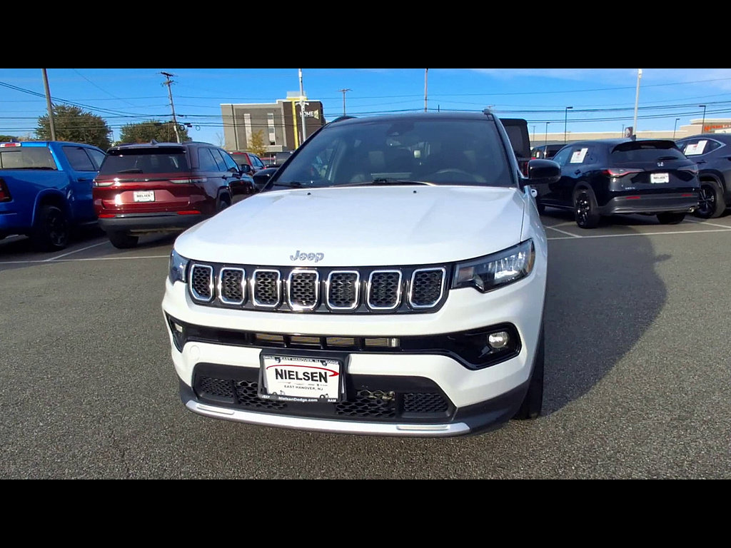Used 2024 Jeep Compass Limited w/ Sun and Sound Group AWD/4WD image 3
