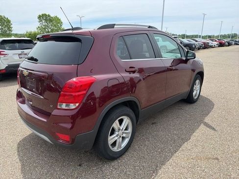 Used 2017 Chevrolet Trax LT FWD image 3