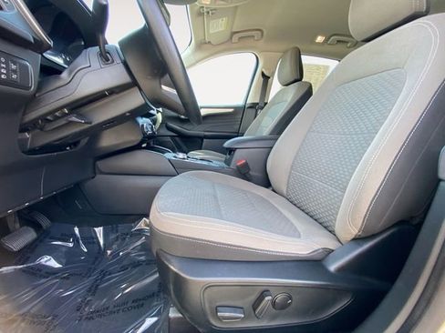 Used 2021 Ford Escape SE image 9