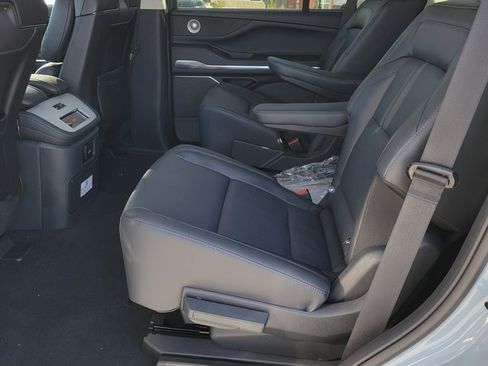 New 2025 Lincoln Navigator Reserve image 7