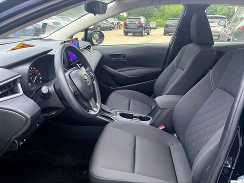 Used 2025 Toyota Corolla LE FWD image 4