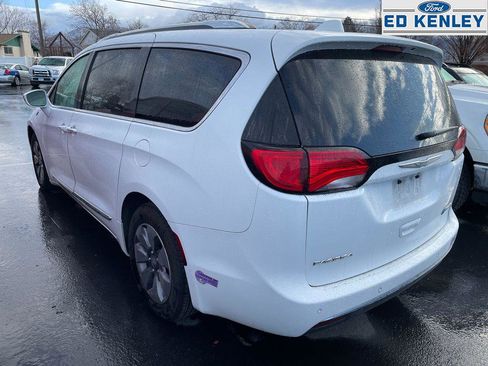 Used 2019 Chrysler Pacifica Limited image 3